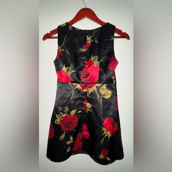 Dress - Picture 2 of 4